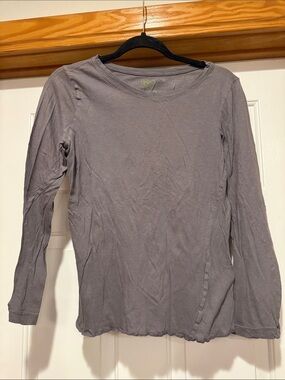 Women’s Long-Sleeve Crewneck Tee in Light Gray